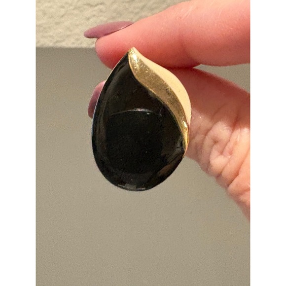 Vintage Black and Cream Enamel Teardrop Stud Earrings, Gold Tone, Used - Picture 4 of 8
